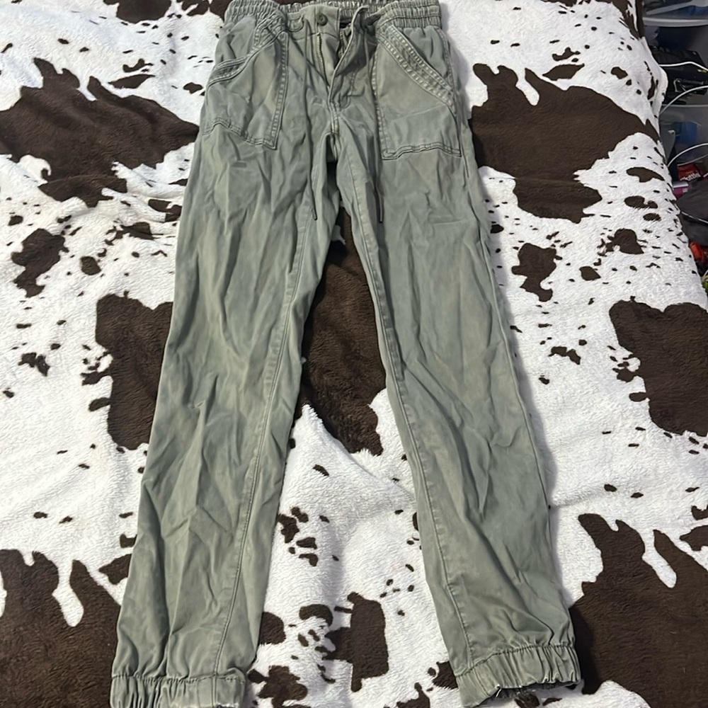 Green jogger loose pants